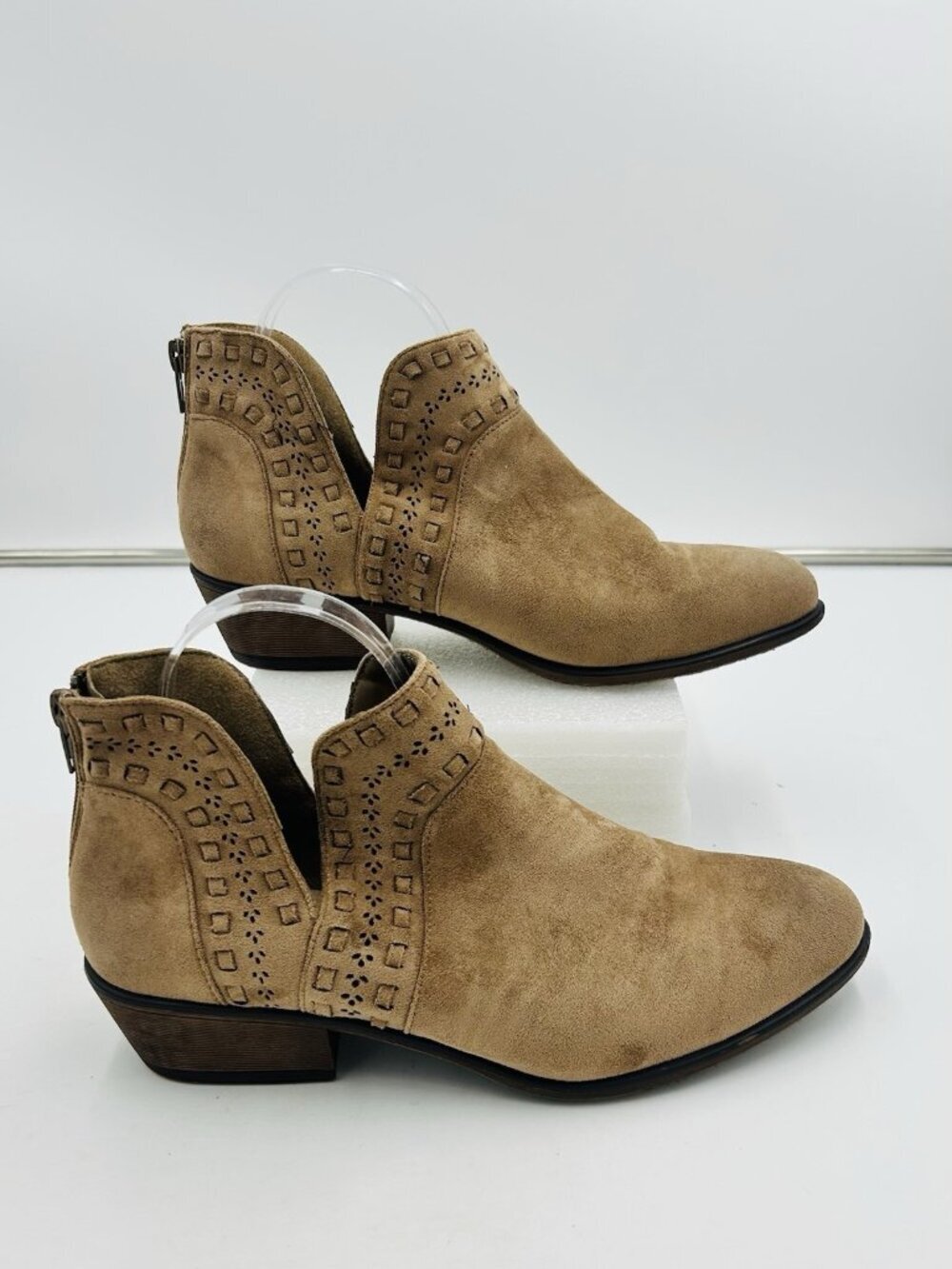 Pierre Dumas Sz 9 Bootie Tan Brown Ankle Boots Suede Back Zip Block Heel